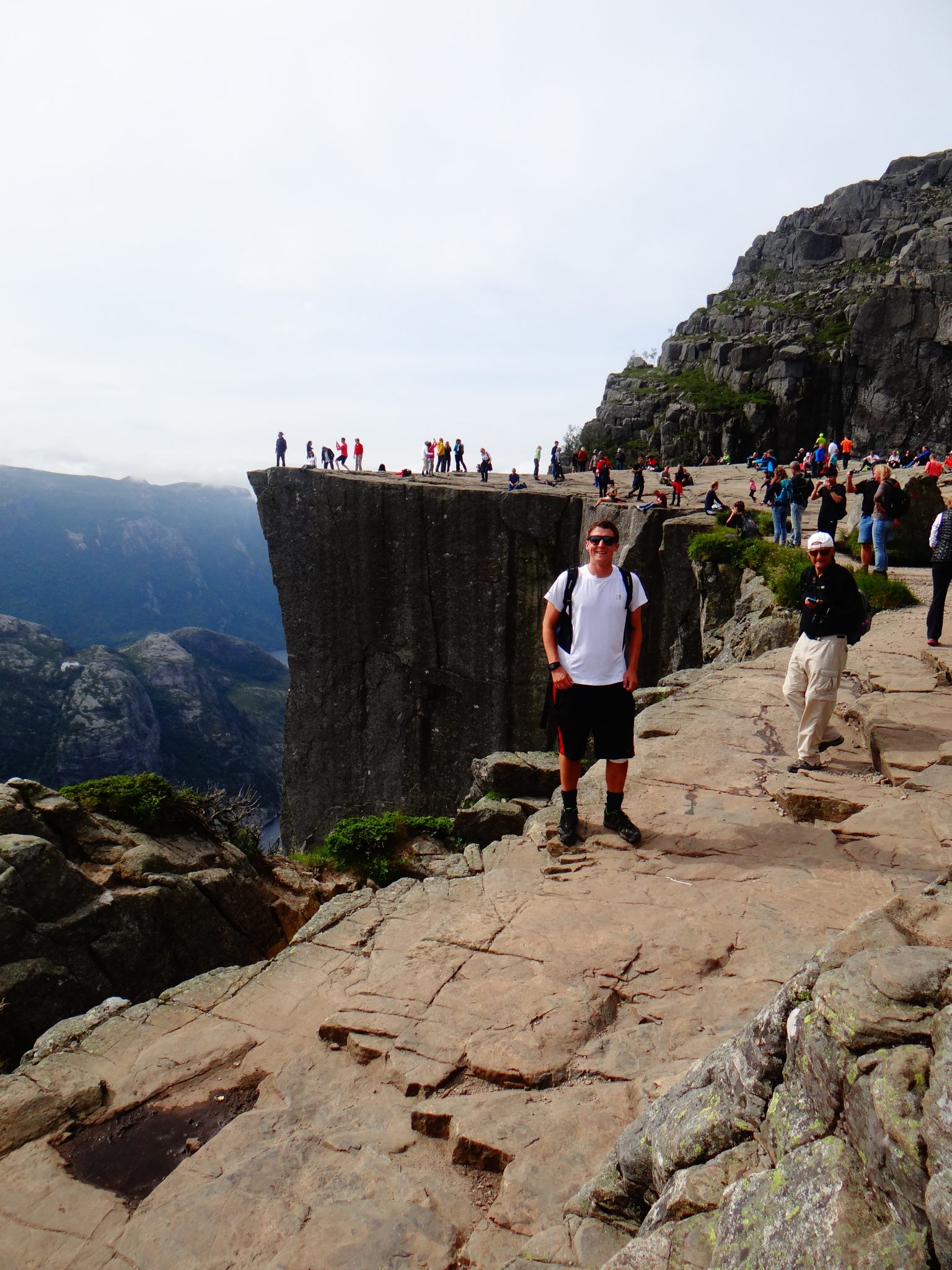 How to hike Preikestolen