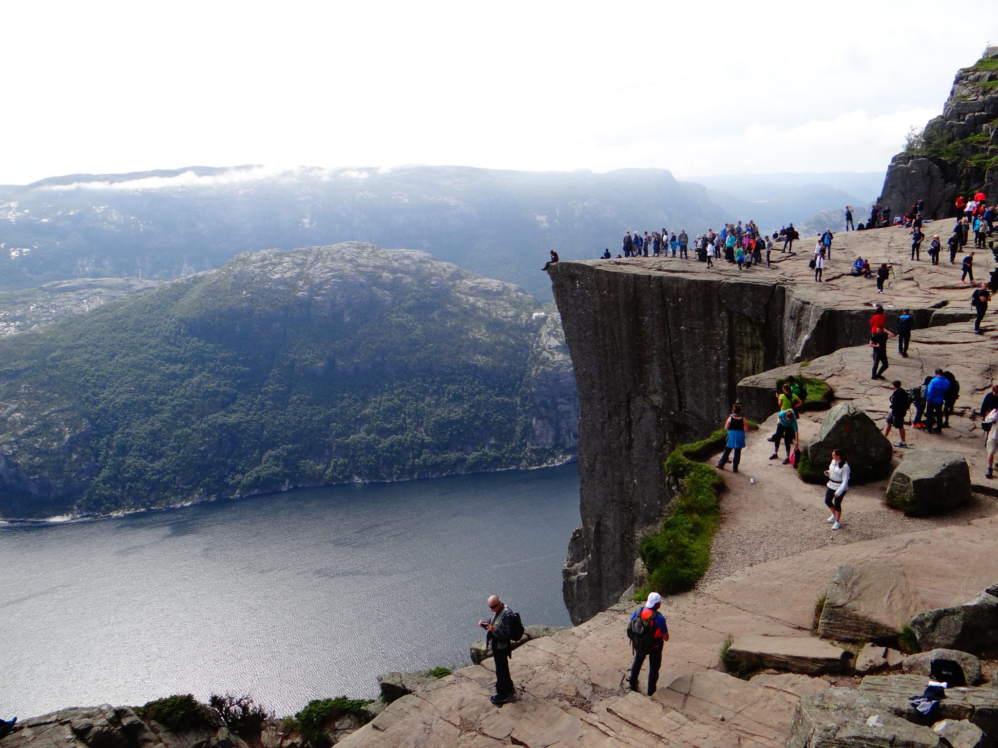 How to hike Preikestolen