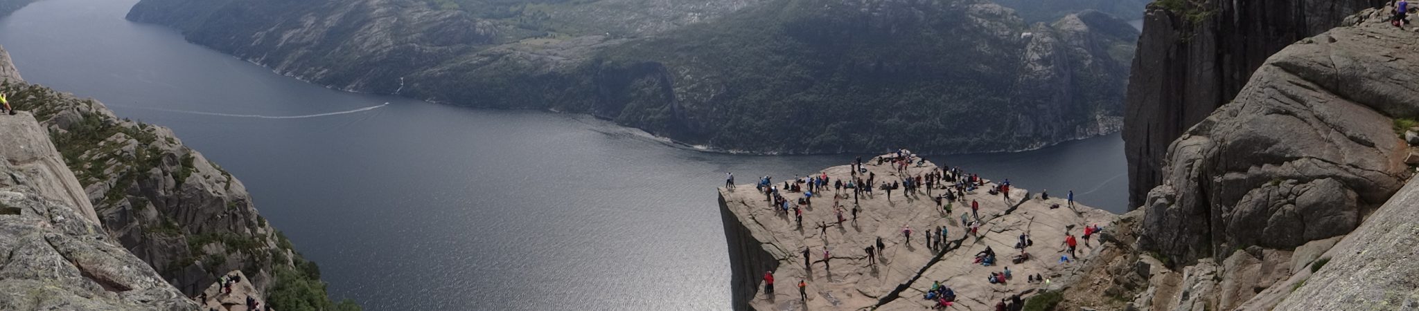 How to hike Preikestolen