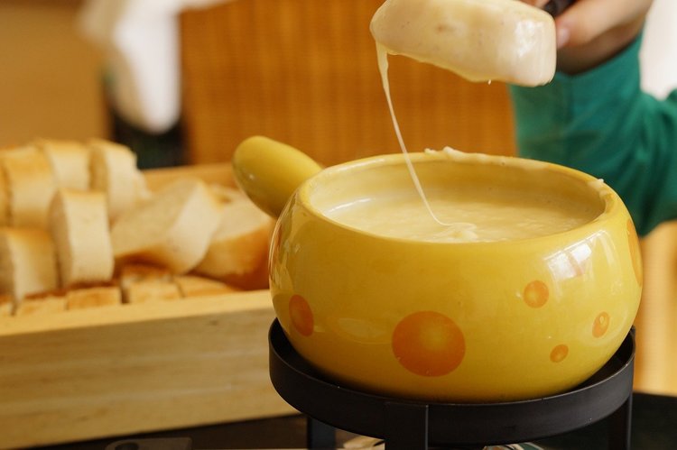 eat fondue in zürich
